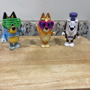 Bluey Figures - Set Of 3 - Butler Jerry Lee, Chilli Heeler, & Bluey